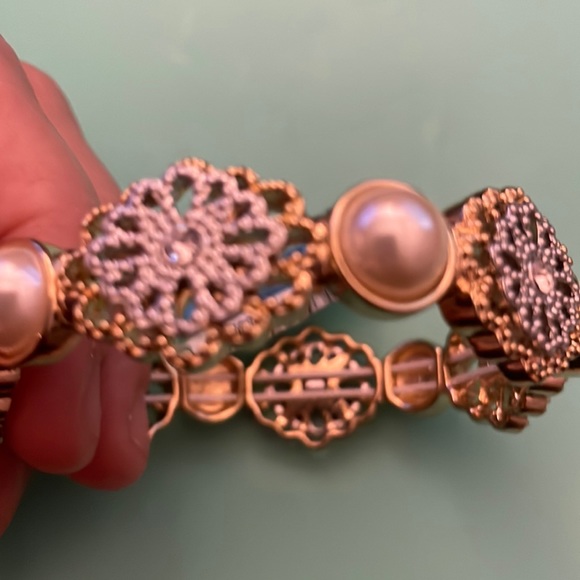 NWT Gold & Pearl Bracelet - Picture 2 of 5